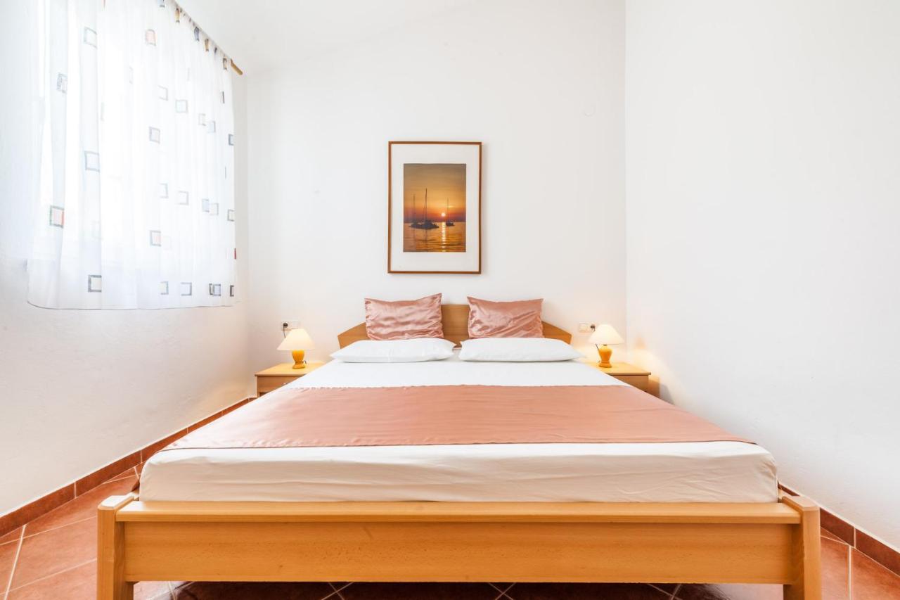 Ferienhaus Rajka Kustići Exteriör bild