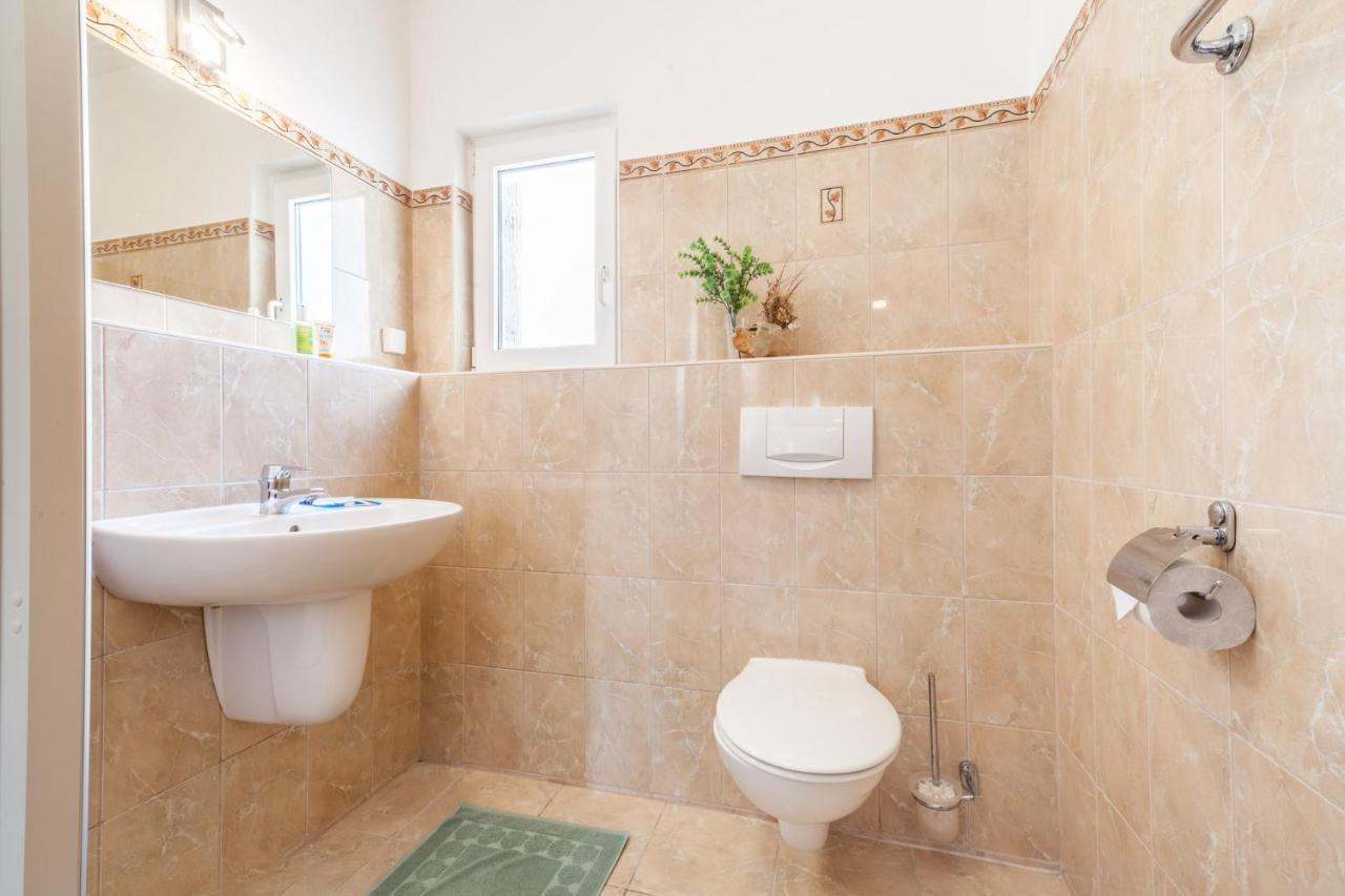 Ferienhaus Rajka Kustići Exteriör bild