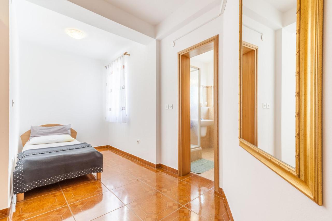 Ferienhaus Rajka Kustići Exteriör bild