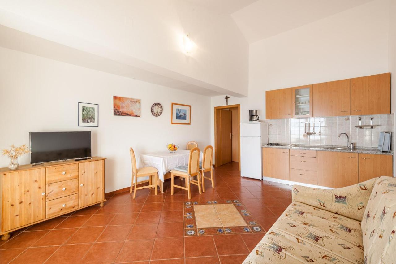 Ferienhaus Rajka Kustići Exteriör bild
