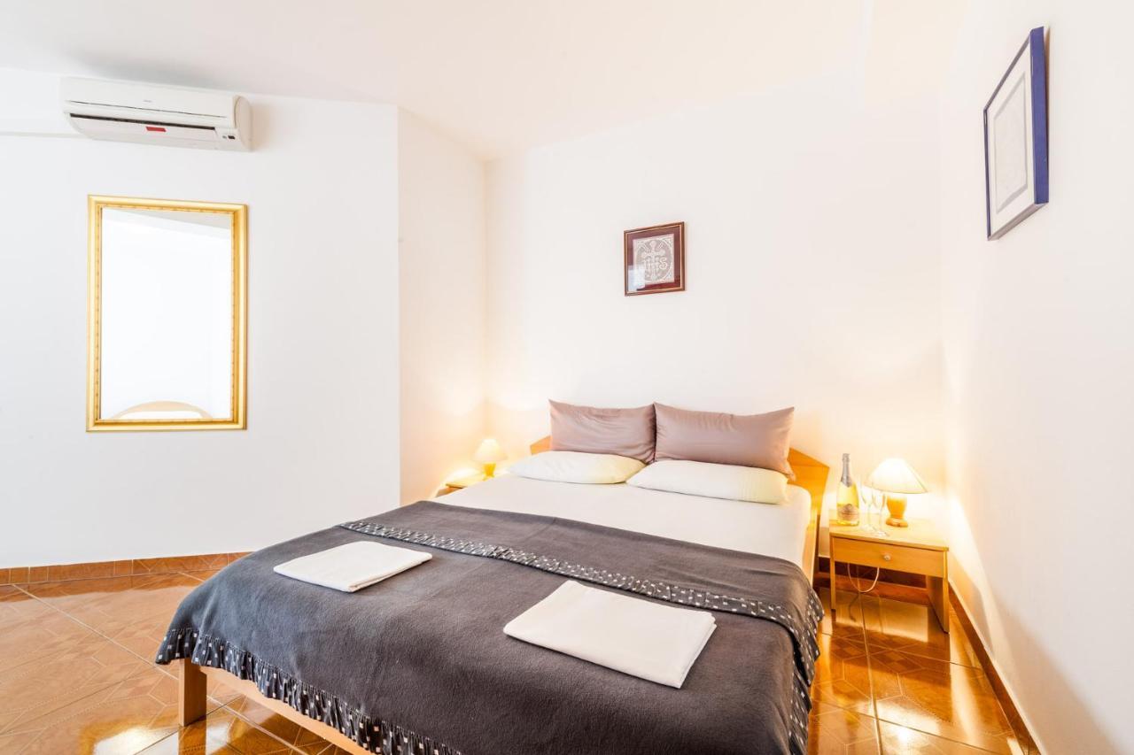 Ferienhaus Rajka Kustići Exteriör bild